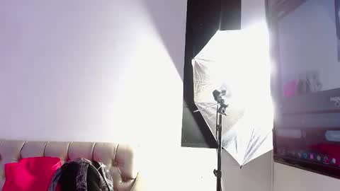 Snapshot of vaaleriee_miller_ chatting on 01-21-25, 11:02 valeriee miller online show from 01-21-25, 11:02