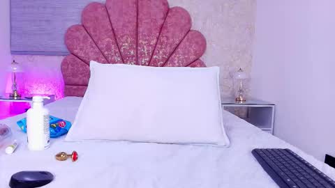 Vaiolet colls online show from 02-15-26, 12:03