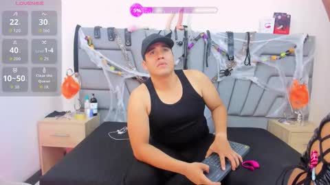 Snapshot of vale_n_matt chatting on 10-19-25, 03:40 Samantha y Matt online show from 10-19-25, 03:40