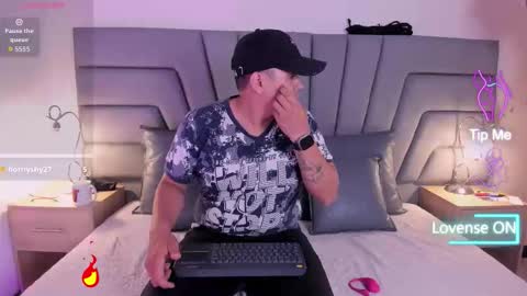 Snapshot of vale_n_matt chatting on 11-09-25, 03:49 Samantha y Matt online show from 11-09-25, 03:49