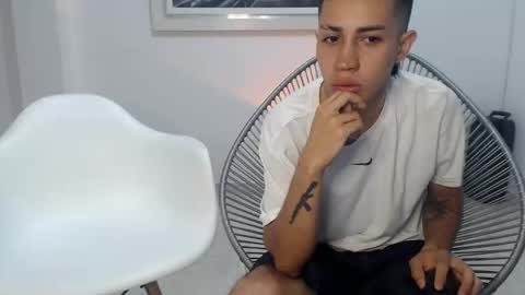 valen paul online show from 11-18-25, 05:23