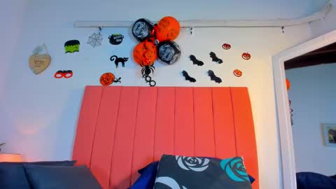 Snapshot of valen_rose0 chatting on 10-31-25, 12:06 VALENTINA 3 online show from 10-31-25, 12:06