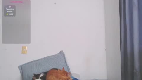 IG-valen mendoza99  twitter valenthompson99 online show from 11-24-25, 10:42