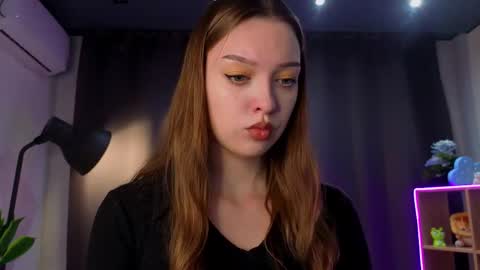 Lisa online show from 11-14-25, 04:33