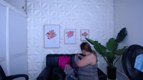 Valentina  online show from 11-26-25, 10:44