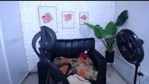 Valentina  online show from 12-20-25, 03:46