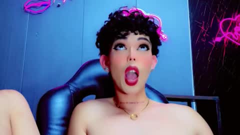 Marian online show from 11-21-25, 04:27