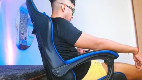 Snapshot of valentino_fs chatting on 10-11-25, 10:58 Mistery Guy online show from 10-11-25, 10:58