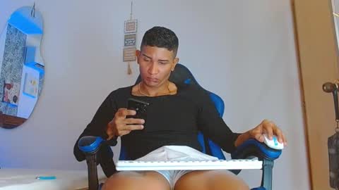 Snapshot of valentino_fs chatting on 11-20-25, 12:33 Mistery Guy online show from 11-20-25, 12:33