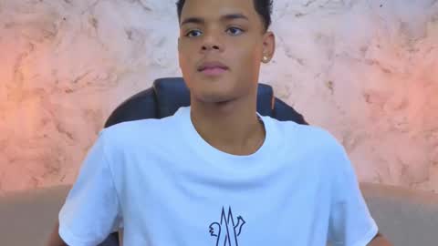 valentino_thompson online show from 10-08-25, 08:17