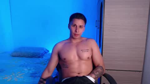 Snapshot of valentinosex_1 chatting on 10-20-25, 11:38 VALENTINO online show from 10-20-25, 11:38