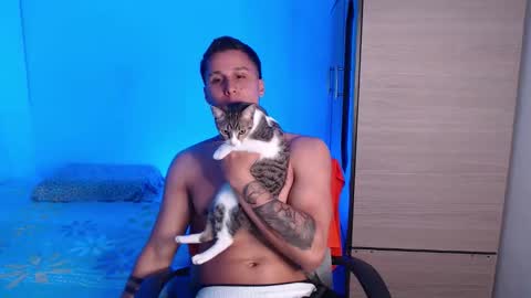 Snapshot of valentinosex_1 chatting on 10-28-25, 11:29 VALENTINO online show from 10-28-25, 11:29