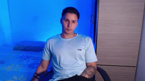 Snapshot of valentinosex_1 chatting on 11-09-25, 09:46 VALENTINO online show from 11-09-25, 09:46