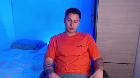 VALENTINO online show from 12-21-25, 10:39