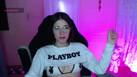 Snapshot of valeria_mendozza chatting on 12-10-24, 06:54   online show from 12-10-24, 06:54