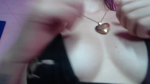 Snapshot of valeria_mendozza chatting on 12-25-24, 07:46   online show from 12-25-24, 07:46