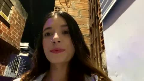 Snapshot of valeria_mendozza chatting on 01-01-25, 04:29   online show from 01-01-25, 04:29