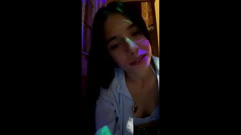 Snapshot of valeria_mendozza chatting on 01-01-25, 07:41   online show from 01-01-25, 07:41