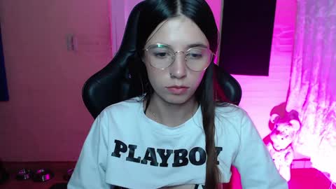 Snapshot of valeria_mendozza chatting on 01-09-25, 04:41   online show from 01-09-25, 04:41