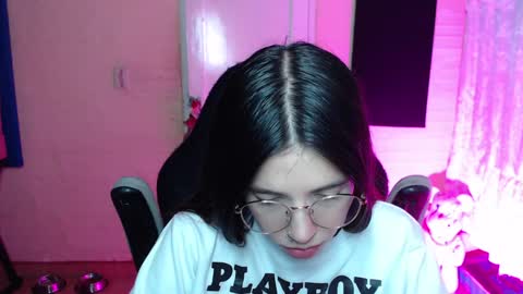 Snapshot of valeria_mendozza chatting on 01-12-25, 04:31   online show from 01-12-25, 04:31