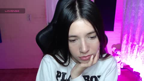 Snapshot of valeria_mendozza chatting on 02-05-25, 05:41   online show from 02-05-25, 05:41