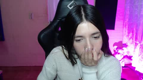 Snapshot of valeria_mendozza chatting on 02-06-25, 04:53   online show from 02-06-25, 04:53