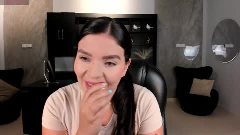 Snapshot of valeriaroldanx chatting on 10-26-25, 11:09 Valeria online show from 10-26-25, 11:09