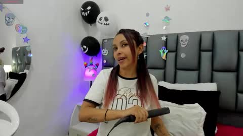 Valeria  online show from 10-09-25, 01:42