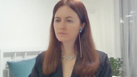 valerie_rose777 online show from 02-01-25, 06:40