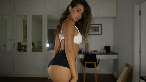 Snapshot of valerieh chatting on 11-26-25, 12:44 Valerie online show from 11-26-25, 12:44