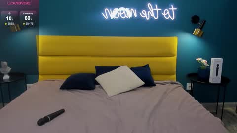 Snapshot of valeriekingg chatting on 11-26-25, 02:01 Hot Valerie online show from 11-26-25, 02:01