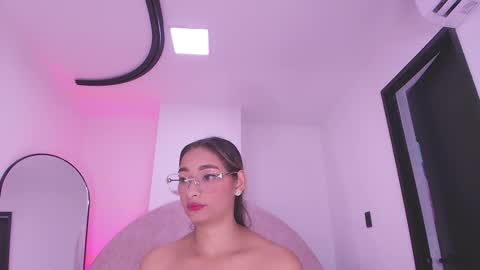 Valeryn online show from 12-17-25, 03:01