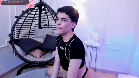 Snapshot of valery_hil chatting on 12-02-24, 11:18 Thomy online show from 12-02-24, 11:18