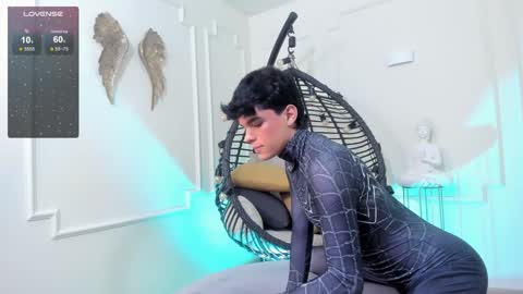 Snapshot of valery_hil chatting on 12-19-24, 07:40 Thomy online show from 12-19-24, 07:40