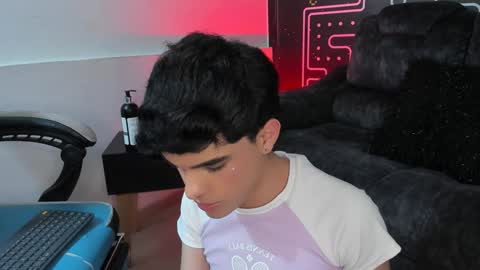 Snapshot of valery_hil chatting on 01-20-25, 12:15 Thomy online show from 01-20-25, 12:15