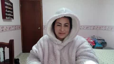 Snapshot of valerydoll27 chatting on 11-20-25, 12:33 Valeria online show from 11-20-25, 12:33