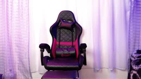 Snapshot of valerysnow_ chatting on 01-10-26, 12:45 Valery online show from 01-10-26, 12:45