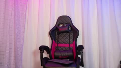 Snapshot of valerysnow_ chatting on 03-21-26, 01:21 Valery online show from 03-21-26, 01:21