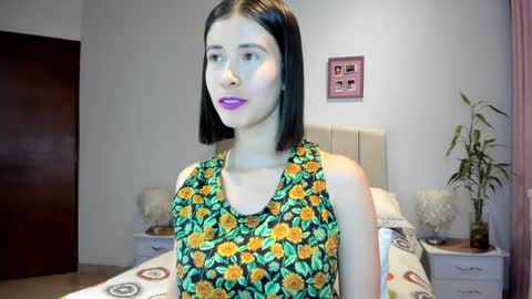 Snapshot of vallejo_macarena chatting on 12-18-24, 02:53 Macarena online show from 12-18-24, 02:53