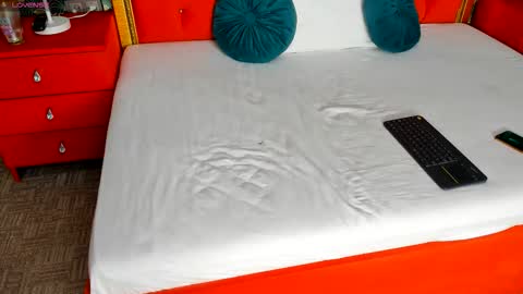 Valerie Val V online show from 10-10-25, 05:39