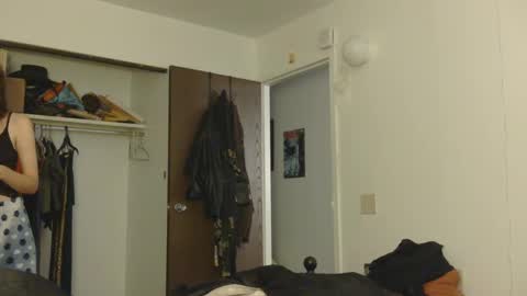 Snapshot of valleriestarr chatting on 09-22-25, 12:01 Vallerie Starr online show from 09-22-25, 12:01