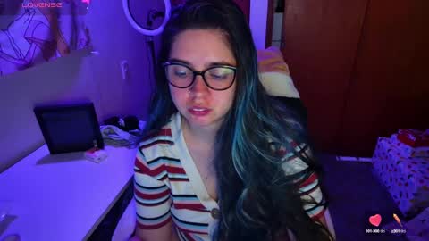 Snapshot of vallolet1_ chatting on 12-08-24, 03:53 Im Violet online show from 12-08-24, 03:53