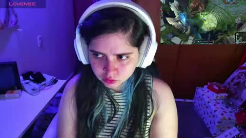 Snapshot of vallolet1_ chatting on 12-11-24, 05:21 Im Violet online show from 12-11-24, 05:21