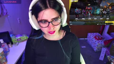 Snapshot of vallolet1_ chatting on 12-23-24, 05:06 Im Violet online show from 12-23-24, 05:06