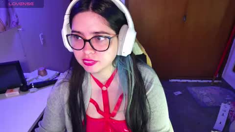 Snapshot of vallolet1_ chatting on 12-24-24, 05:16 Im Violet online show from 12-24-24, 05:16
