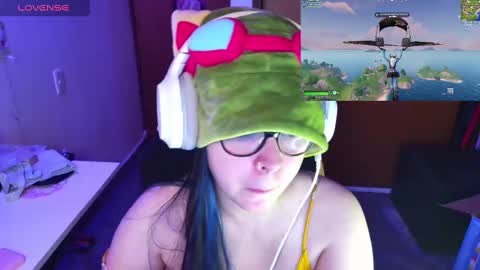 Snapshot of vallolet1_ chatting on 12-29-24, 12:52 Im Violet online show from 12-29-24, 12:52