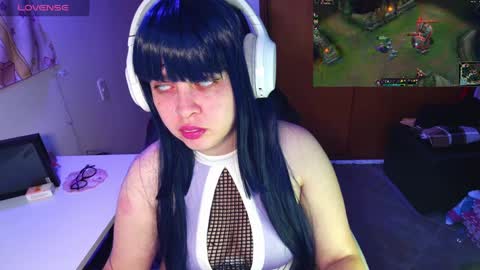 Snapshot of vallolet1_ chatting on 01-08-25, 10:06 Im Violet online show from 01-08-25, 10:06