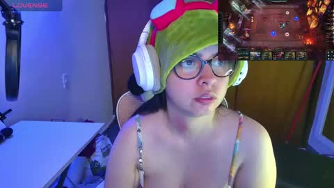 Snapshot of vallolet1_ chatting on 03-12-25, 01:47 Im Violet online show from 03-12-25, 01:47