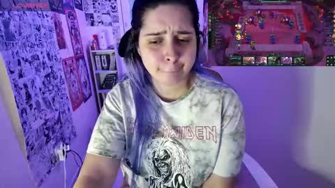 Snapshot of vallolet1_ chatting on 10-21-25, 12:22 Im Violet online show from 10-21-25, 12:22