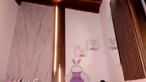 Vallolet Peach  online show from 11-20-25, 11:43